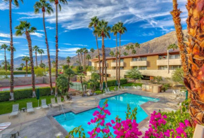 Mountain view Cocoon inspired by Frida Kahlo with Pool, Hot Tub, Tennis, Downtown